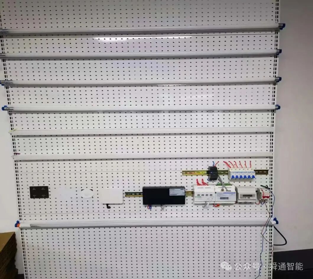 湖北工業(yè)大學經(jīng)管學院一行赴武漢舜通智能—節(jié)能考察交流