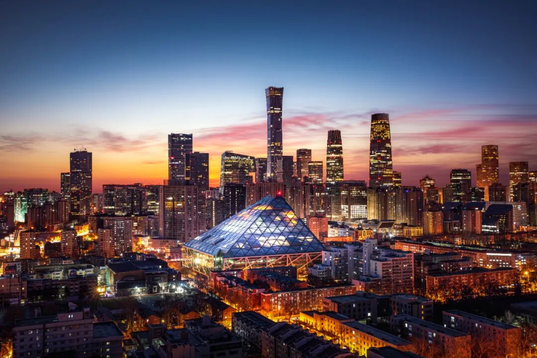 尹方舟影展爱上一座城市就用相机去记录她