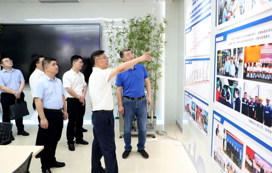 金湾区委书记梁耀斌一行莅临我司调研指导