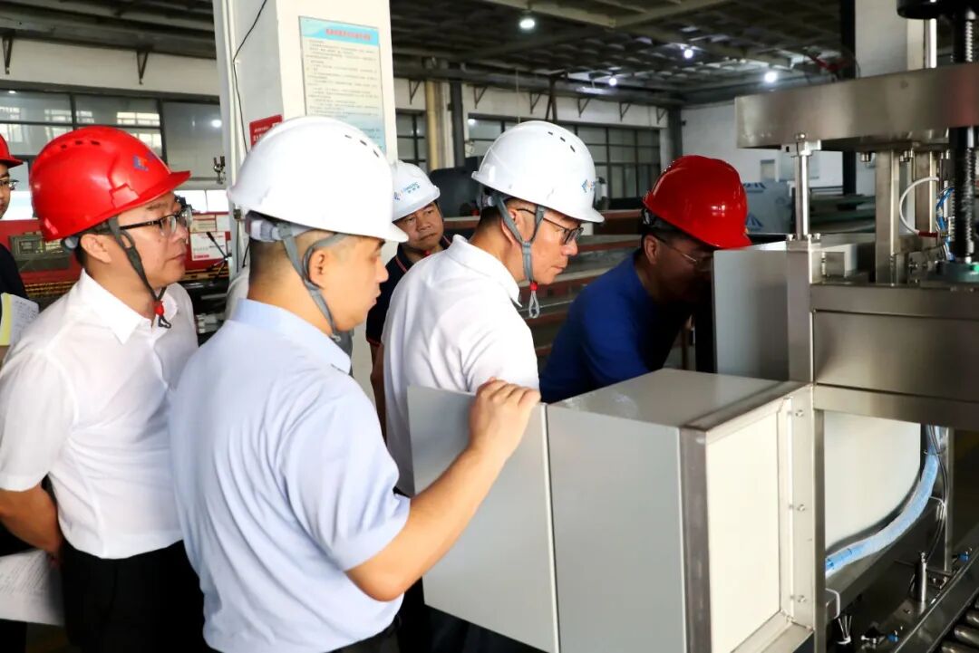 金湾区委书记梁耀斌一行莅临我司调研指导