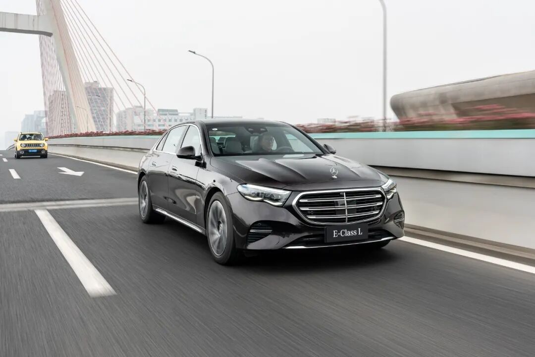 试驾全新长轴奔驰e级:它是普通人的天花板,更是新中产的必选项-爱卡