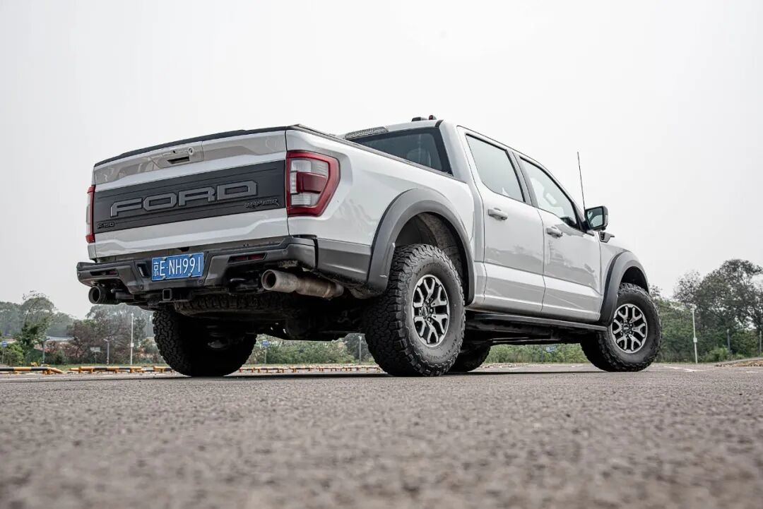 皮卡爱好者,没人能拒绝福特f-150猛禽 | 试驾-爱卡汽车爱咖号