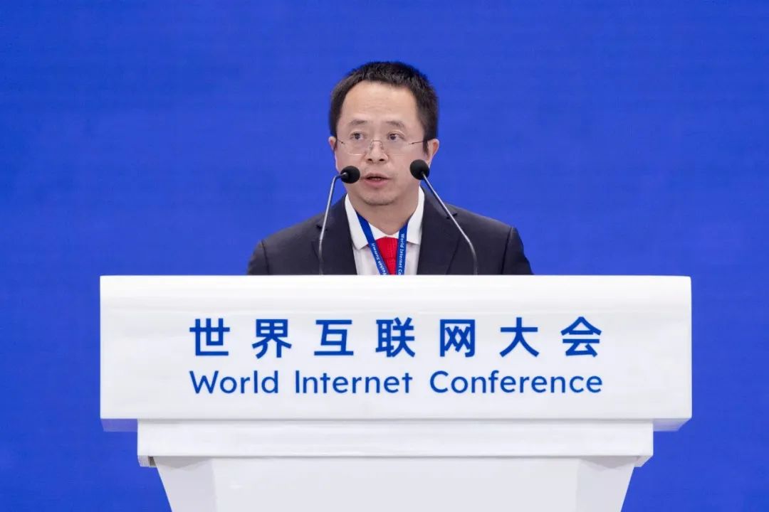 楚商观点 ｜ 周鸿祎世界互联网大会谈中国大模型发展：应扬长避短 选择自己的道路