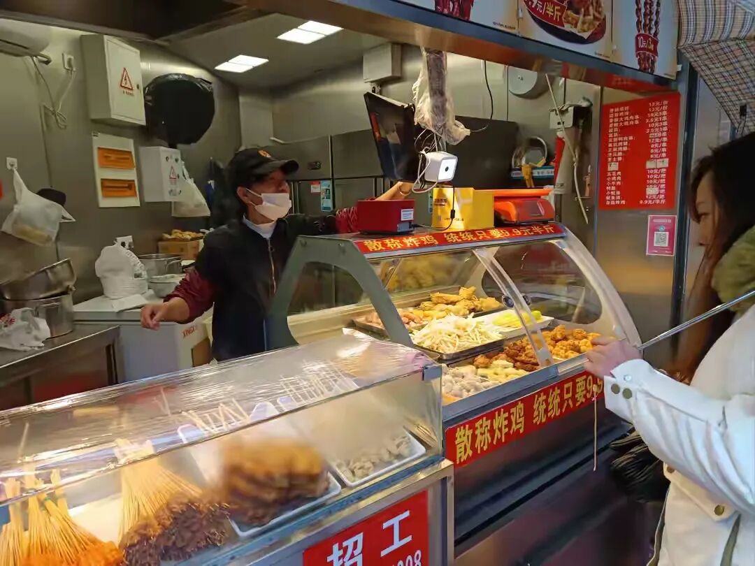 正新鸡排门店被吹走