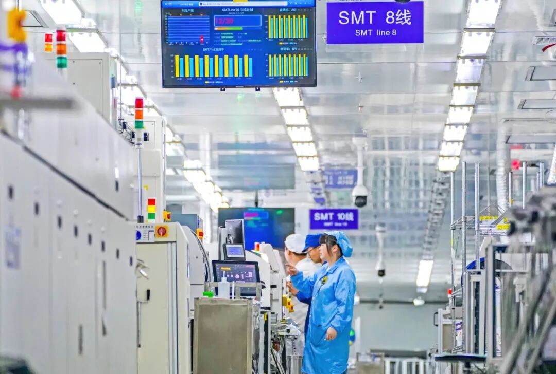 北斗智联生产车间 陈少帅.jpg