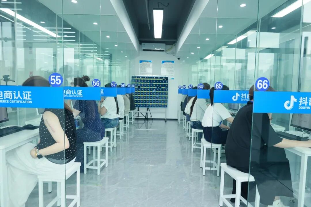 以赛赋能，为“福”品代言！福州这群电商主播太亮眼啦__以赛赋能，为“福”品代言！福州这群电商主播太亮眼啦