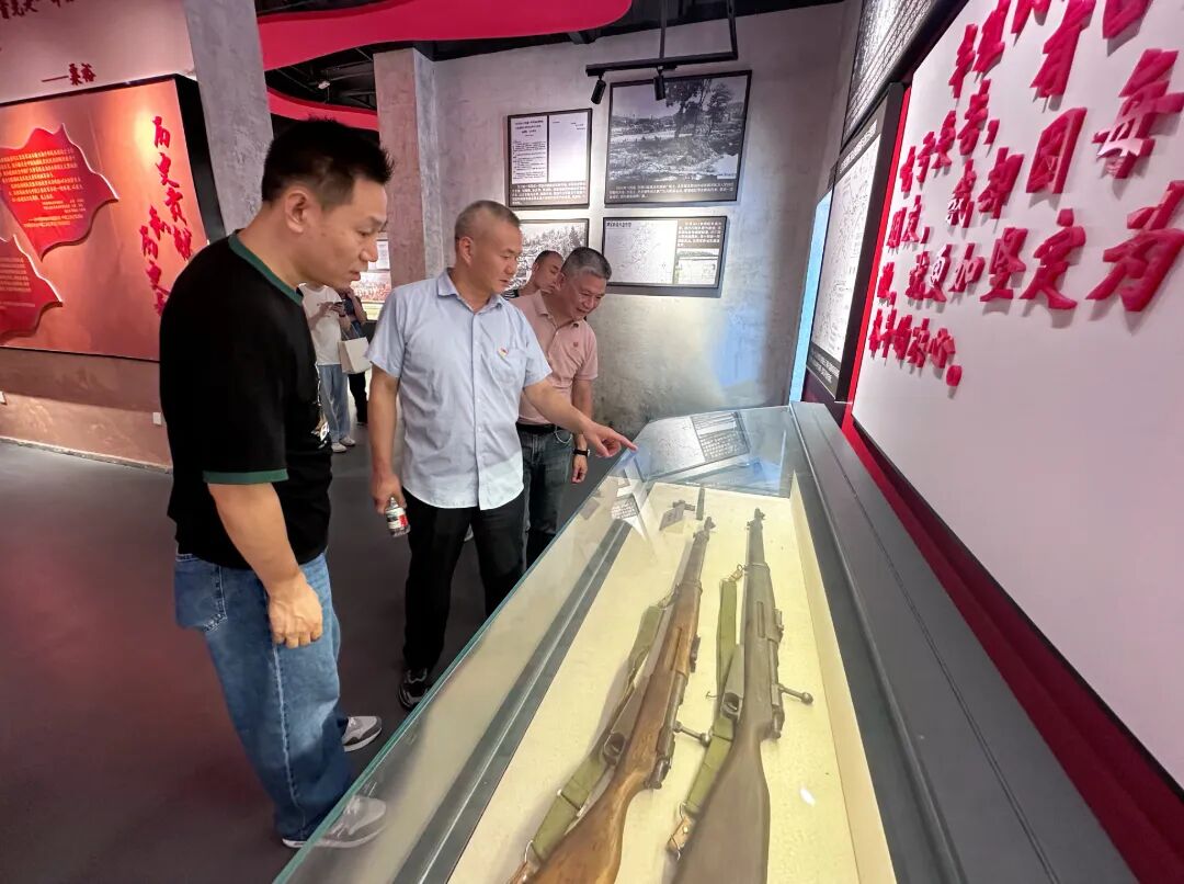 纪念馆参观.jpg