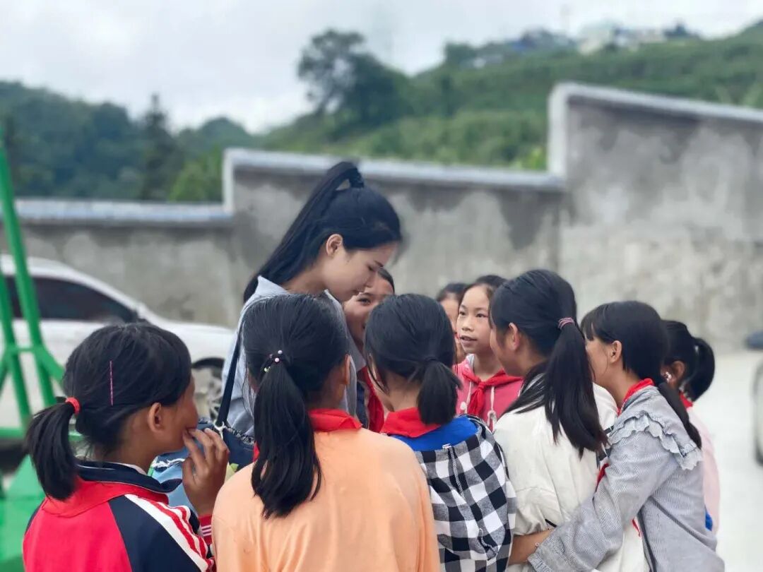 江西师范大学研究生支教团"拍了拍"你!