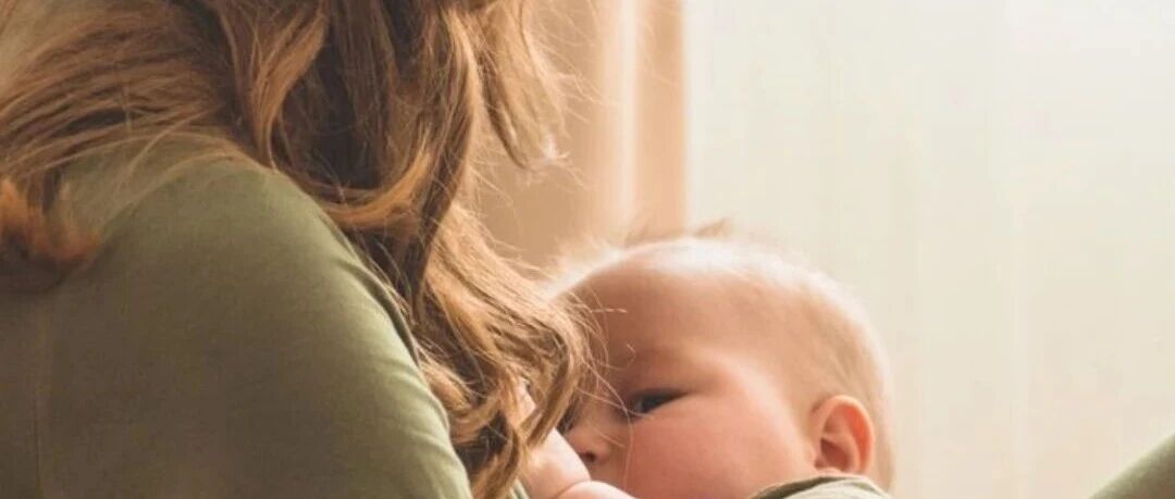 母乳宝宝这样判断有没有吃饱！别再一哭就喂了（附实用流程）