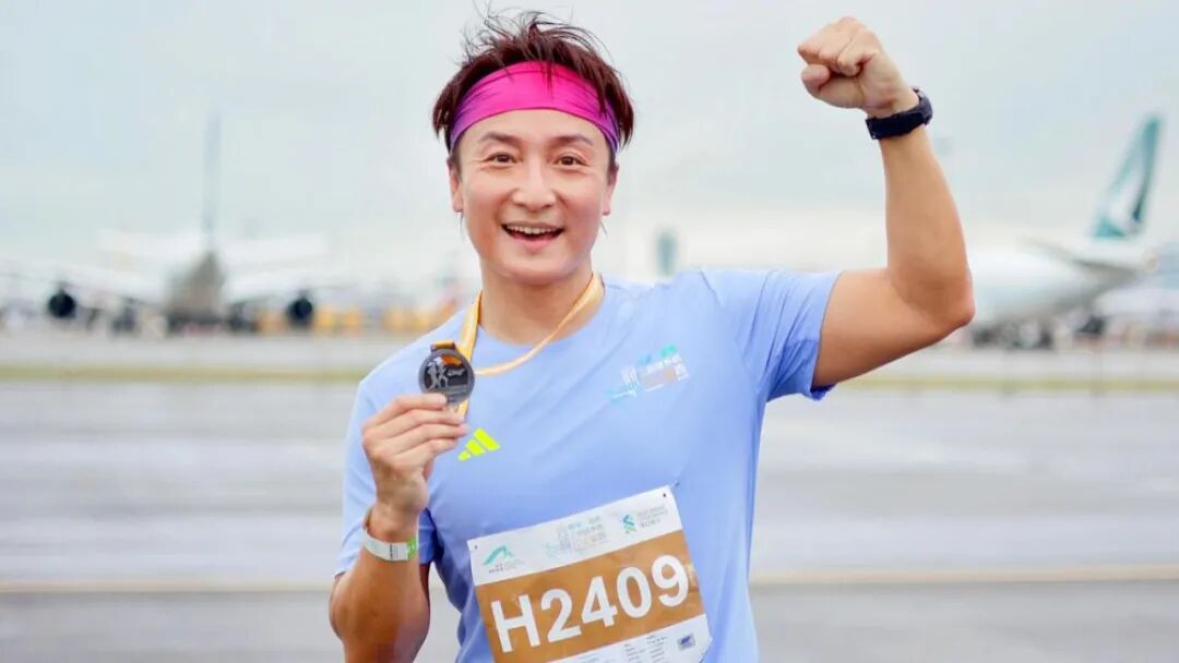 方力申谈和叶萱结婚原因,44岁知名港星宣布与小14岁圈外女友结婚，出动直升飞机惊喜求..