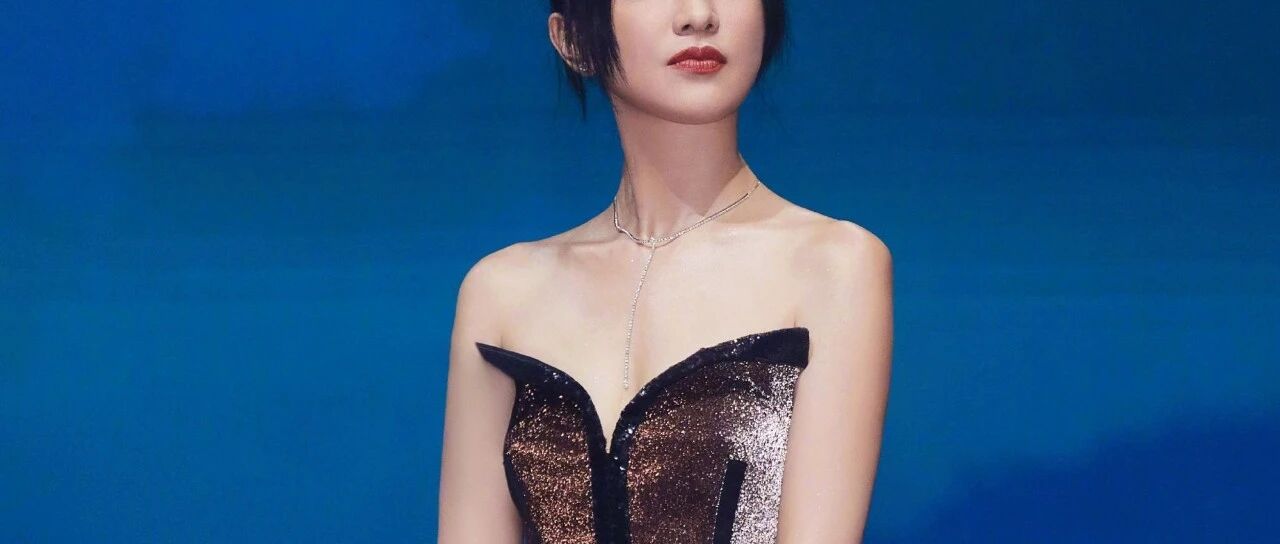 她是人间清醒的“三金影后”，摇滚过后依旧如“少女”。