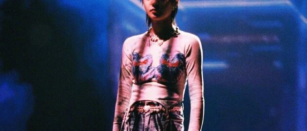 她从“超女”走来，16年依旧如初。