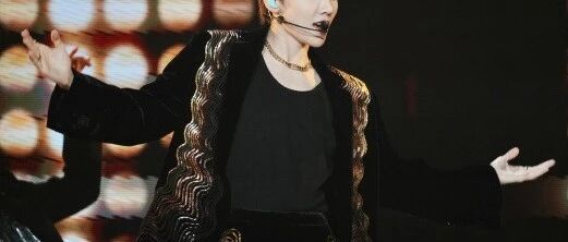 “断层出道”的她凭什么是天生的“舞台王者”？