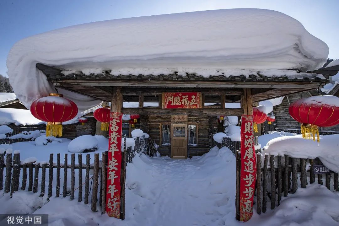 雪屋子,雪地摩托,滑雪……如詩如畫的雪景讓人彷彿置身於童話世界