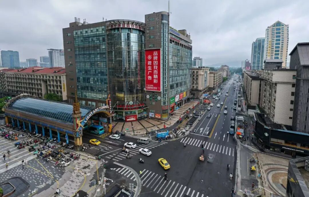 湖南路开放主线四车道交通。南京日报/紫金山新闻记者 沐剑平 摄