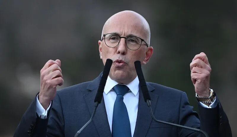 最近，一团乱糟糟，黑天鹅来了