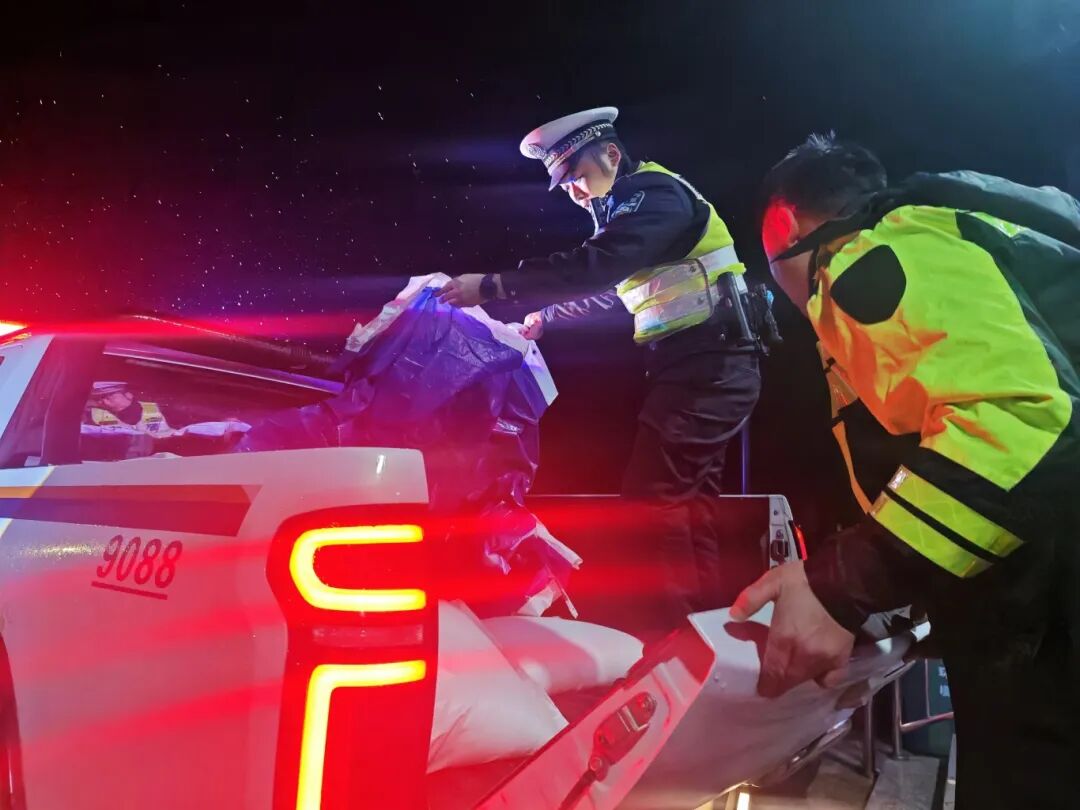 交警1.jpg