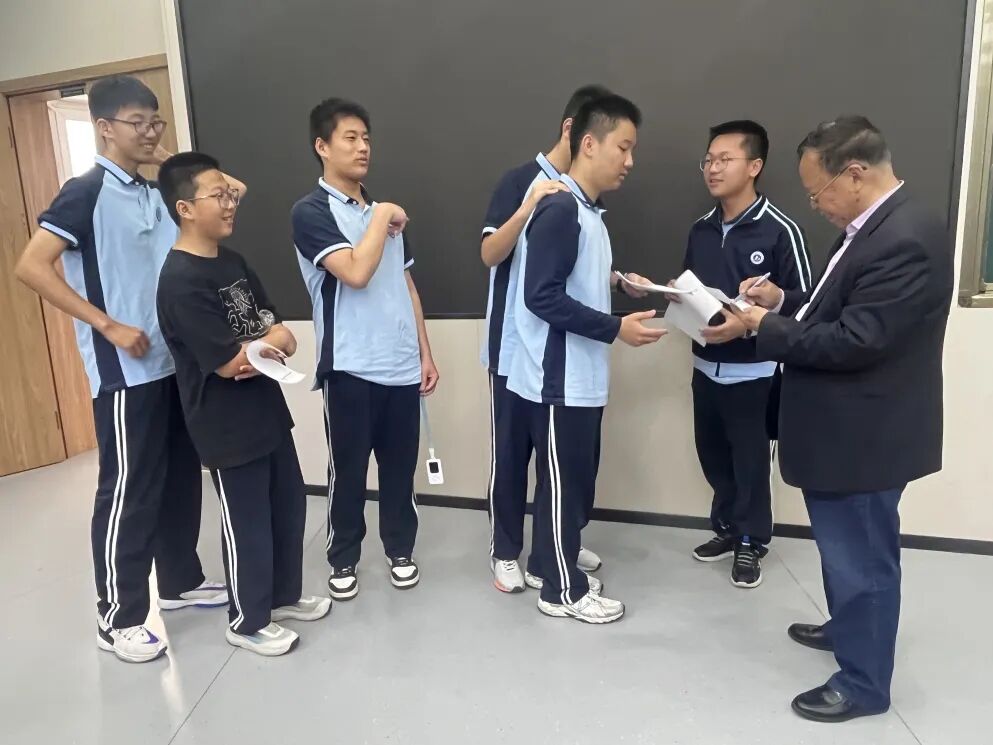 浙江省瓯海中学 校园新闻 学术高中| 中国科学院大学张德良教授赴瓯中