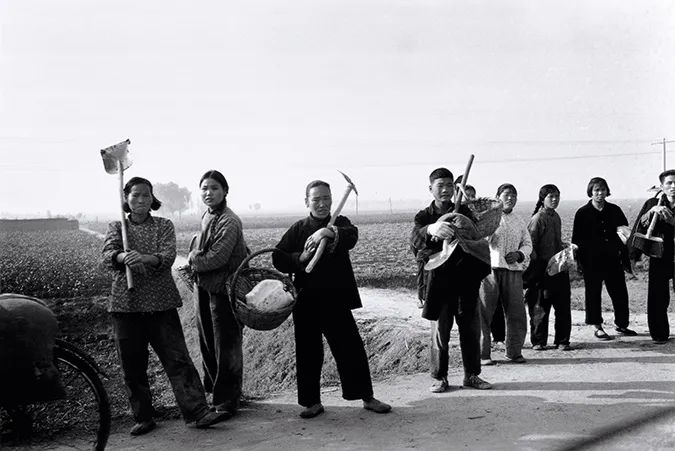 木村伊兵卫的遗作：中国1963-1973 - 路边野花不採白不採发表于几