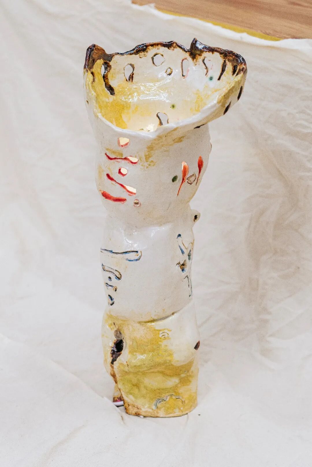 潜（子 ）6   2024   陶瓷、灯   高39.4厘米 × 宽15.2厘米 × 深10.5厘米 (1).jpg