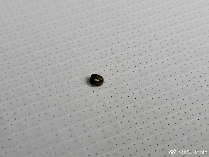 蘋果｜M1 iPad Pro拆解：LED背光燈珠極其微小，尺寸堪比綠豆的圖2