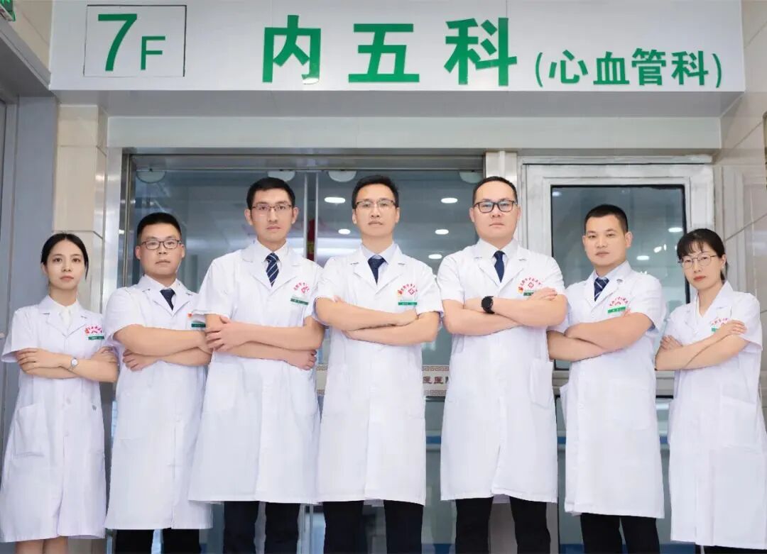 aed电极贴怎么贴“救命神器”AED已投放16台，“开、贴、插、电”，你学会使用了吗？附安装地址_https://www.jmylbn.com_新闻资讯_第6张