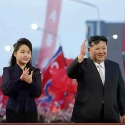 金正恩携女儿出席竣工典礼，没想到，小公主的变化这么大！