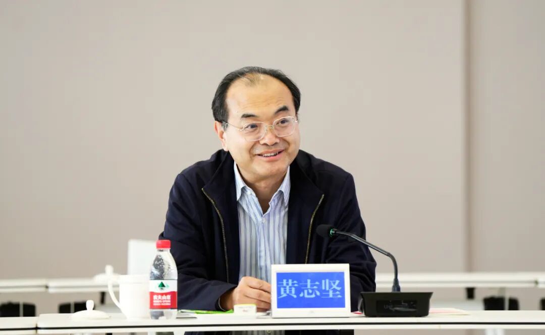 中国出版集团董事长黄志坚一行到河北出版传媒集团考察调研