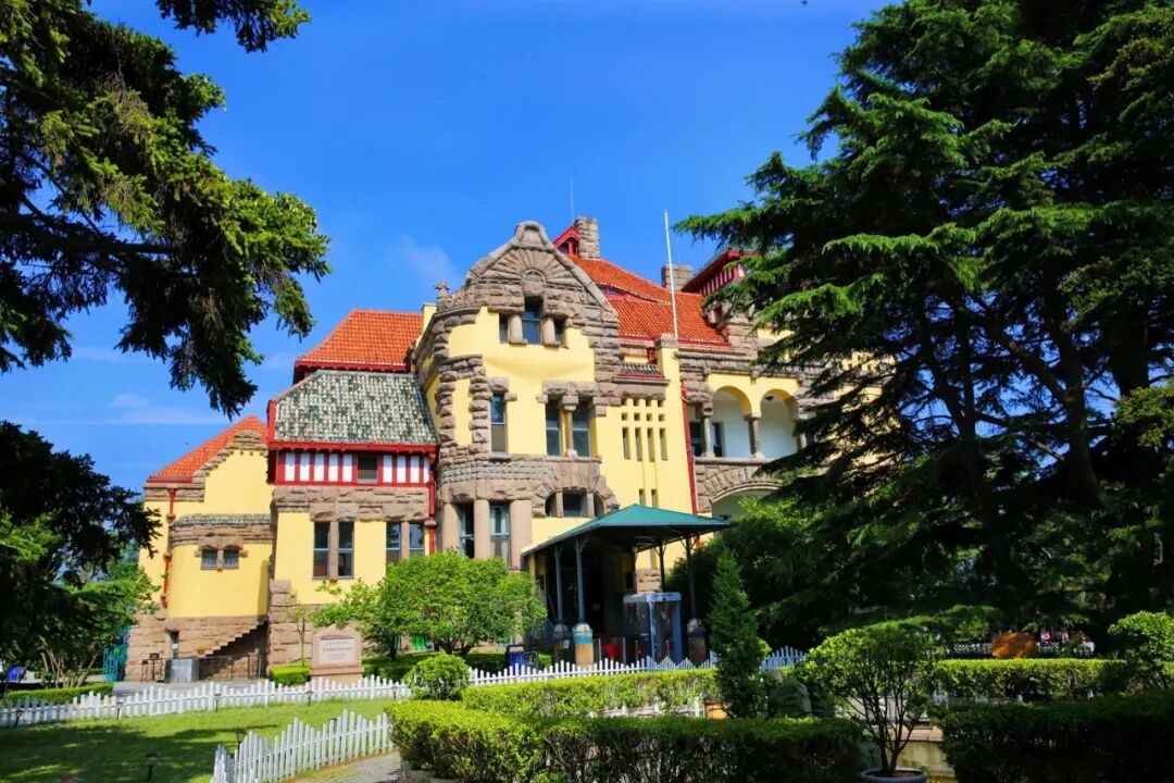 目前,青岛万国建筑文化园门票不单独售卖,想来参观的小伙伴需要提前