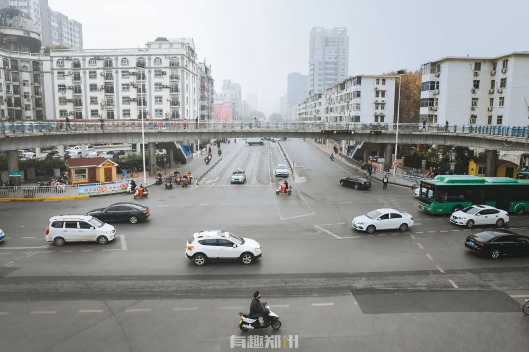 东风路文化路人行天桥总长2016.