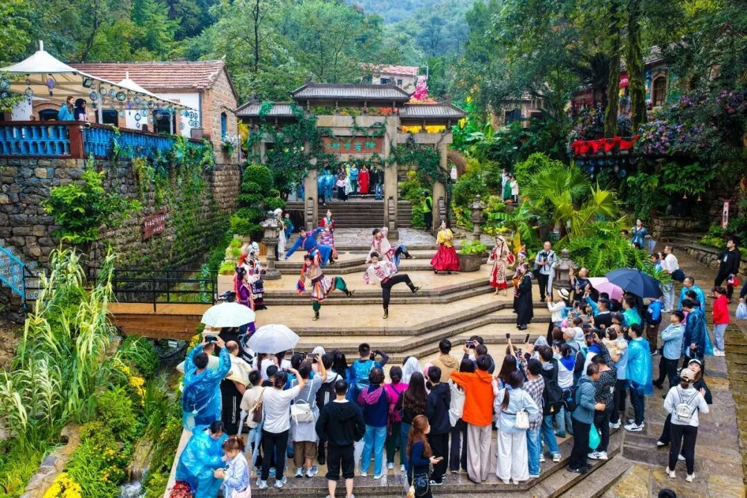 淄博烧烤店下午就排队凌晨才收摊
