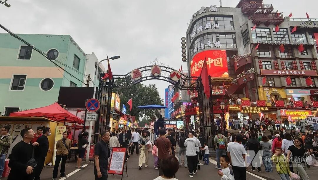 淄博烧烤店下午就排队凌晨才收摊