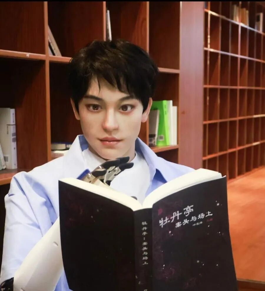 全国首位机器人博士生，入学上戏！与著名主持人互动，还点了份鱼香肉丝(图6)