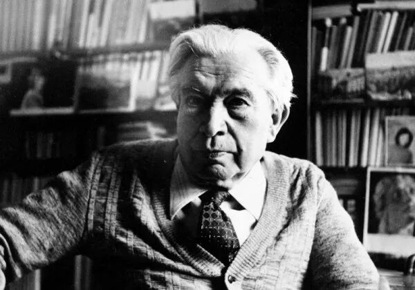 诗歌塞弗尔特那些轻轻的亲吻之前