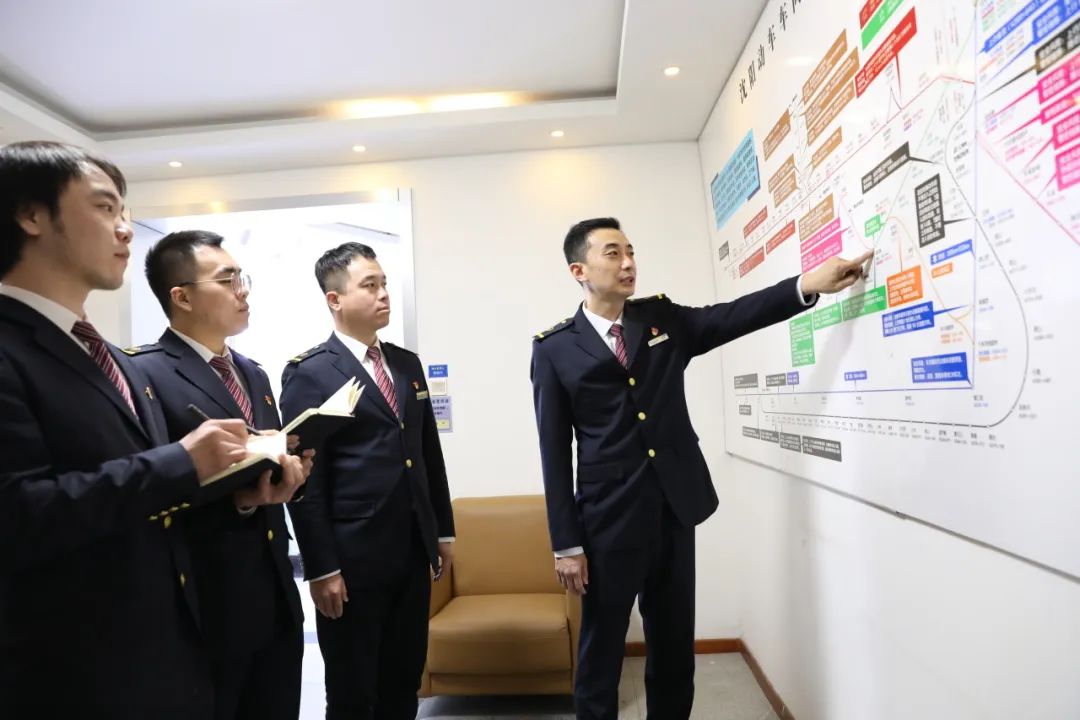 新时代先进人物事迹材料