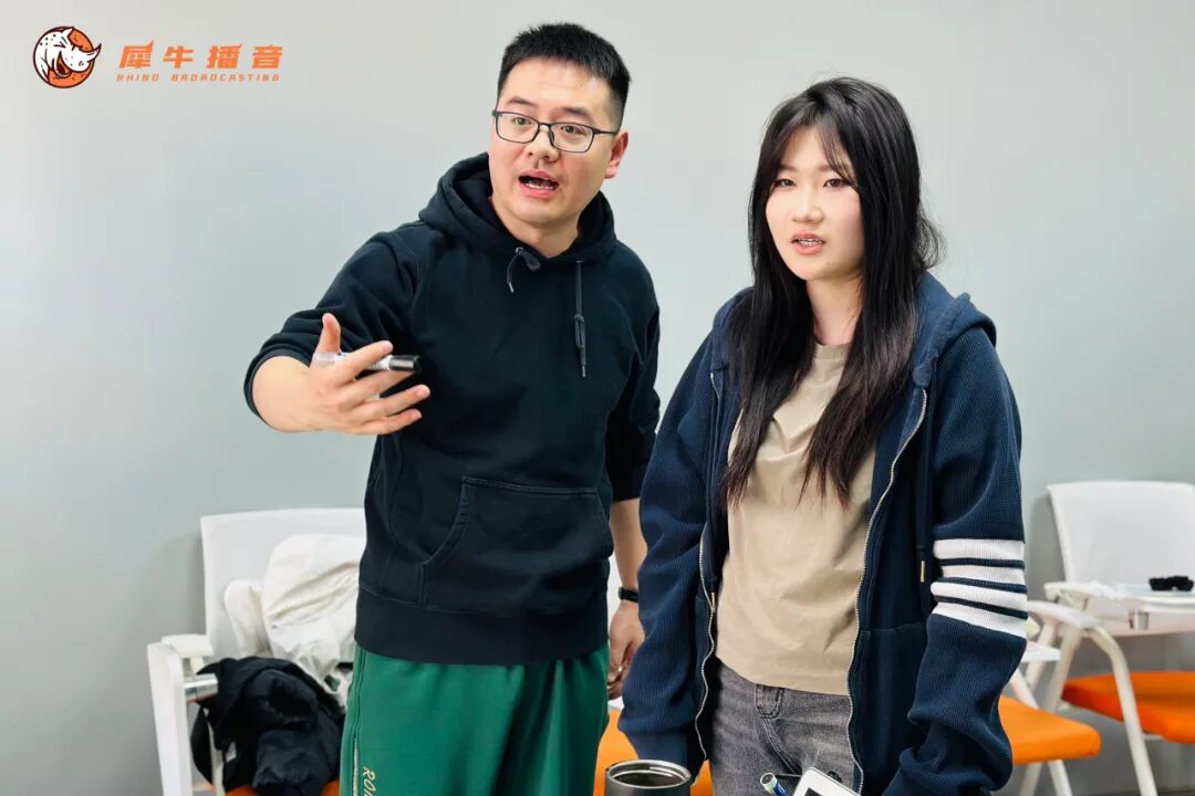 大家都看过的《主持人大赛》里多位优秀主持人凭借优秀的即兴评述引得