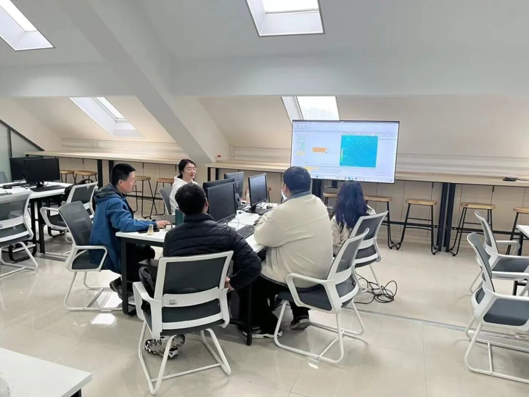 校企合作研讨照片1.jpg