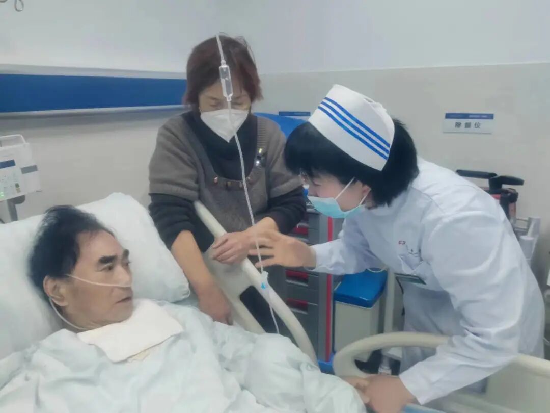 医院床位灯怎么关【健康中国说】长沙市中心医院（南华大学附属长沙中心医院）护理部副主任杨东华：以心为灯，做生命的守护天使_https://www.jmylbn.com_新闻资讯_第17张