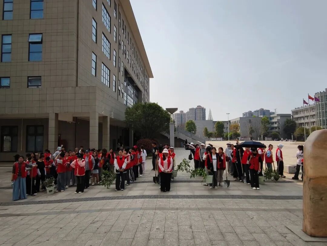 “用爱奏响奉献乐章”——音乐与舞蹈系青年志愿者协会