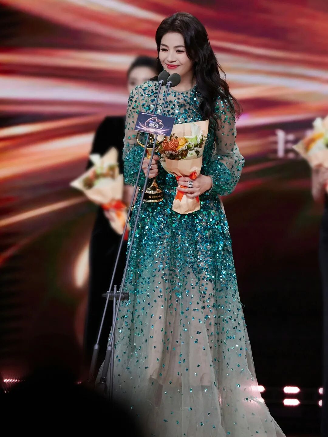 忠于初心向阳而生刘涛获微博之夜年度实力演员荣誉