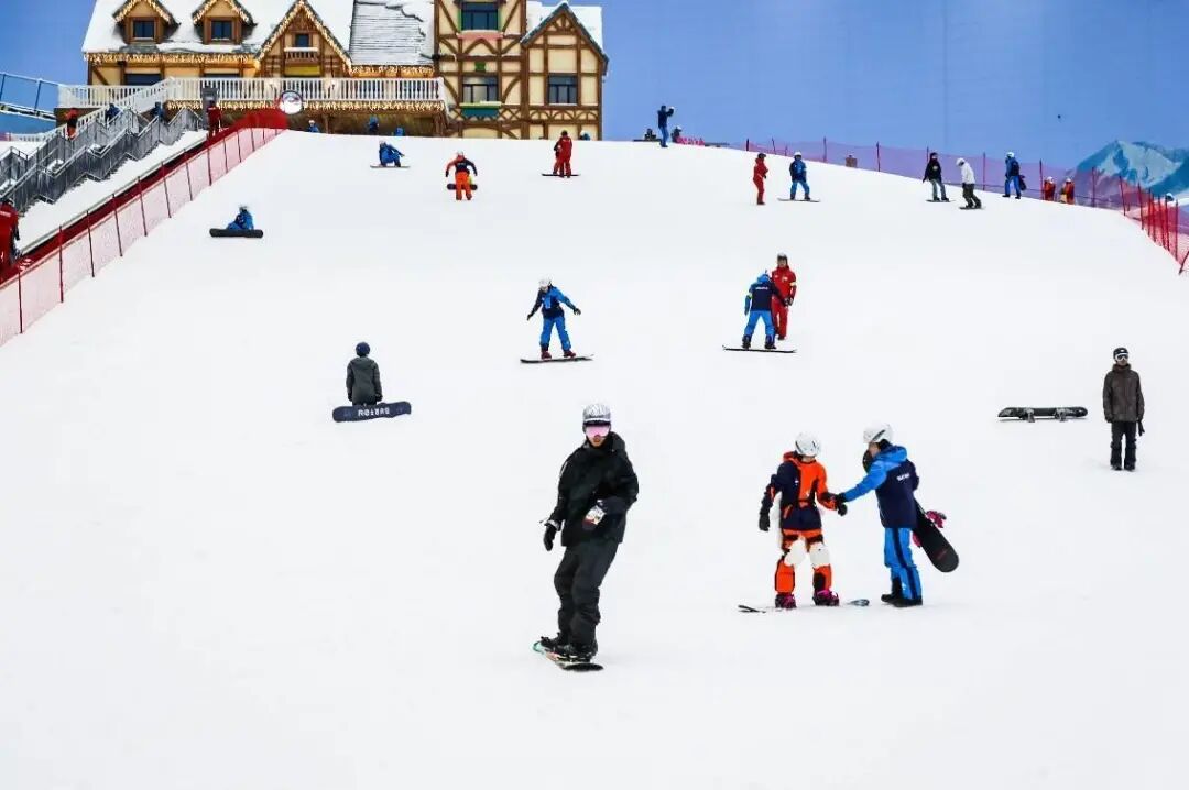 温州首家室内冰雪主题乐园30000㎡冰雪世界一起身临雪域奇境探险