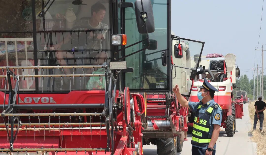 关于切实做好联合收割机（插秧机）跨区作业通行服务保障工作的通知