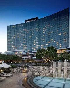 首尔君悦酒店·客房（1 张特大床） 2晚