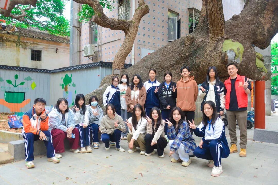 深圳市携创高级技工学校开展雷锋月系列活动