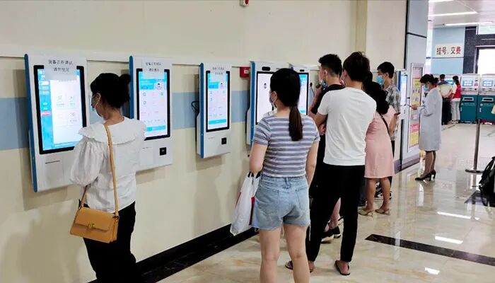 使用天波医疗自助服务终端K8