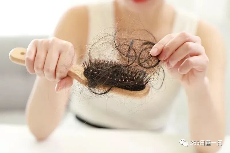 掉头发是什么原因引起的？该怎样调理？