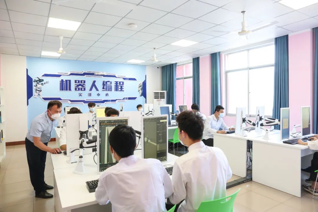 长沙新华电脑学院贴吧_湖南新华电脑学院_湖南新华电脑学院官方网站