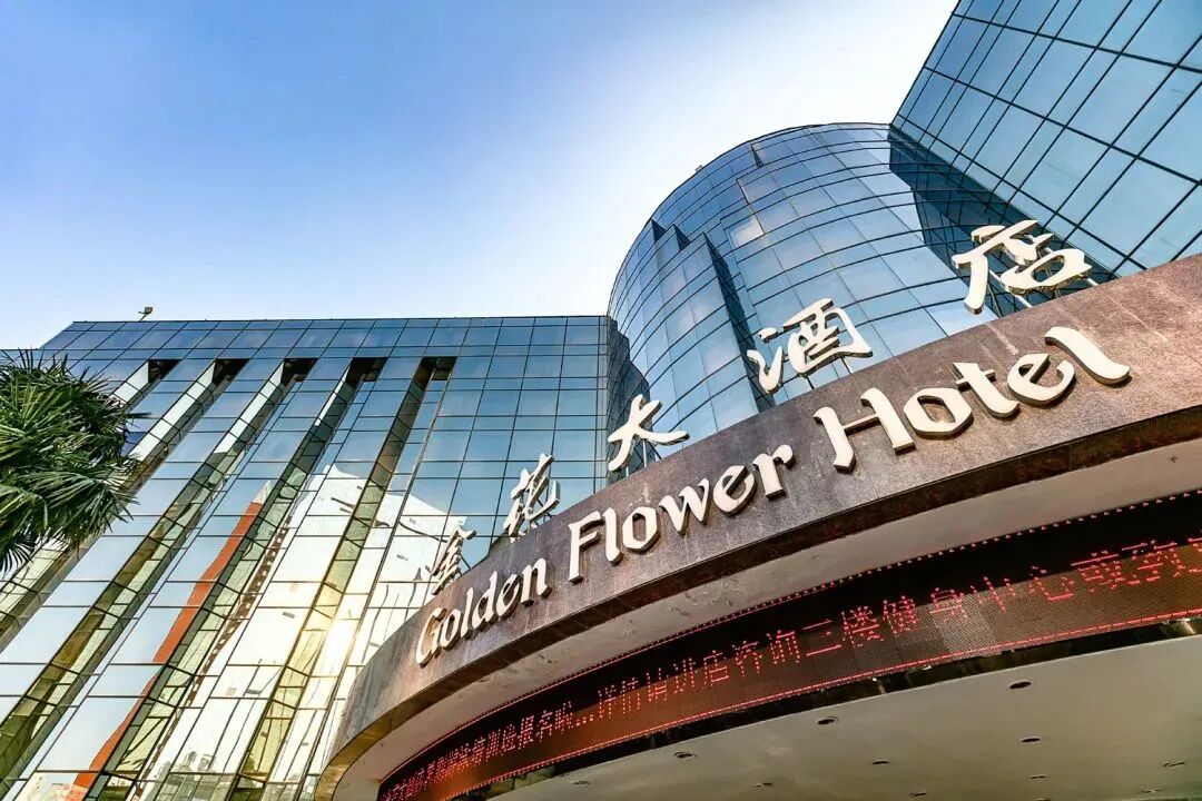 时尚,舒适于一体的万澳酒店望着窗外人来人往体验闹中取静的惬意假日