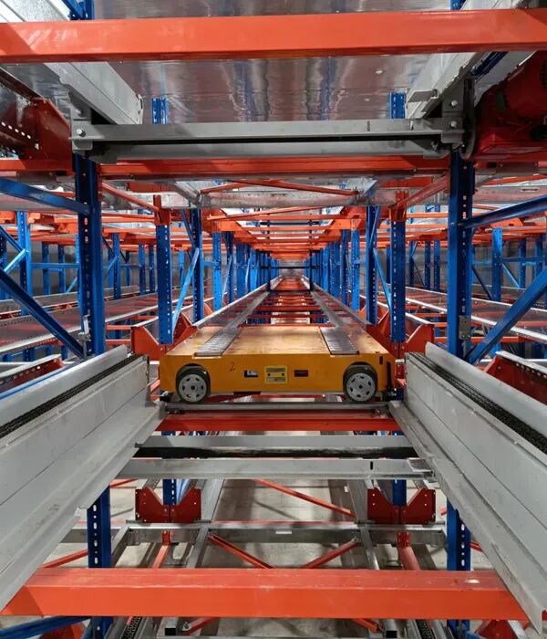 智能物流机器人3D四向车。广西现代物流集团供图