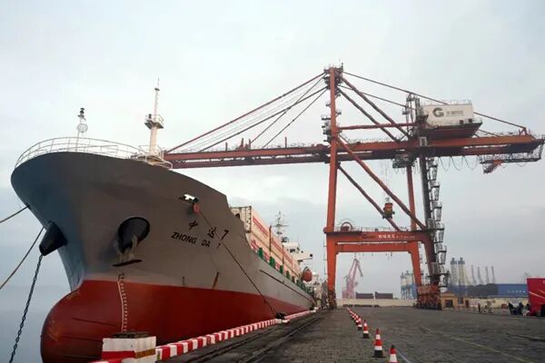 中国防城港—柬埔寨戈公港“冷链+普货”航线首航。广西现代物流集团供图